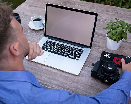home-office-staff-think-laptop