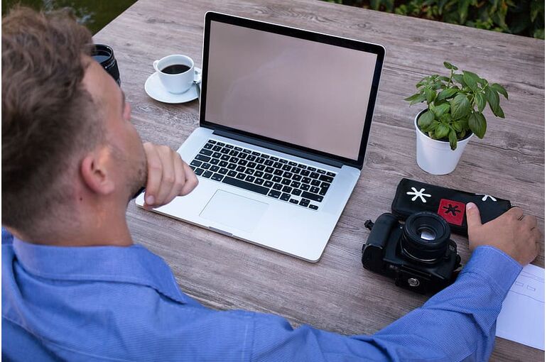home-office-staff-think-laptop