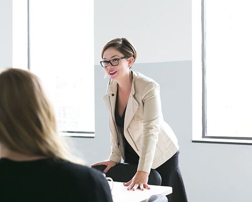 women-business-office-meetings (1)
