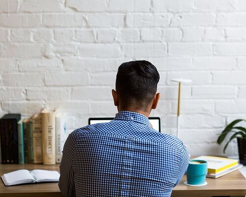 men-business-computer-keyboard